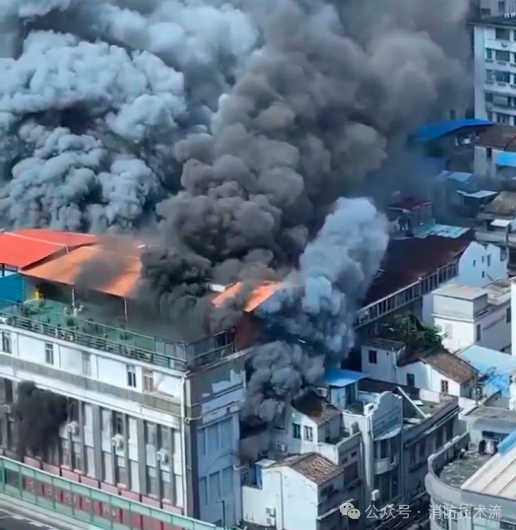 長沙廣州荔灣區開展批發市場消防整治工作之際,龍城服裝城起火致一人亡!